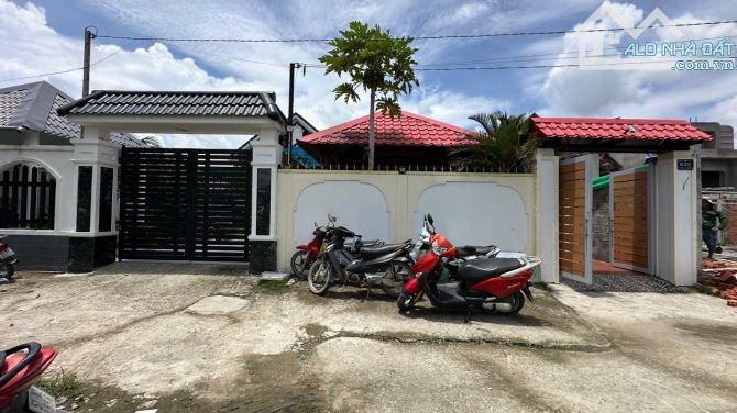 Nhà Gần Chợ Hưng Long 8x 33m.  3PN Cần Giuộc, Long An