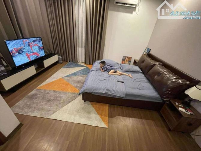 Trung Tâm Cầu Giấy 30m2 6 tầng Mặt tiền 8m Tài Chính 13,5 tỷ lô góc Ô tô vào nhà