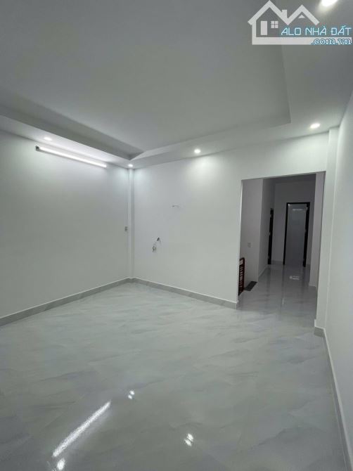 Chính chủ cần bán nhanh căn nhà 2 tầng đường ông ích đường . Cẩm lệ