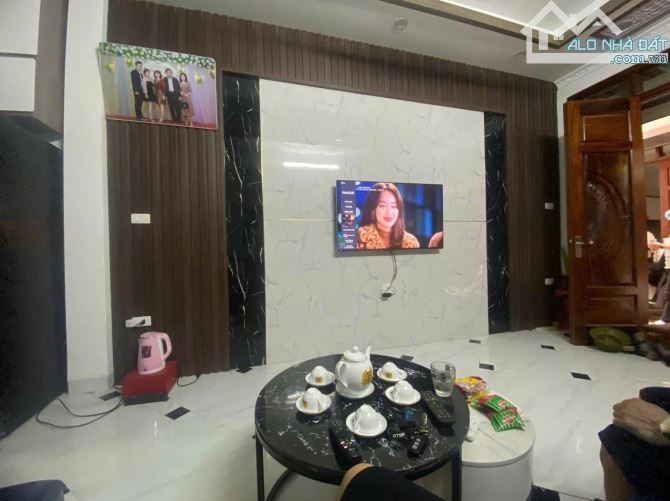 Cần Bán Nhà Đẹp Phú Thượng, Sát Cạnh Ciputra Đẳng Cấp, Full Nội Thất, 30m Ra Ô Tô Tránh