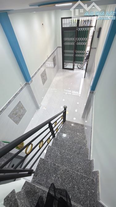 Nhà đẹp Gò Vấp Nguyễn Thái Sơn P.7 ngang 2,6m dài 8m 3 tầng HC đủ.