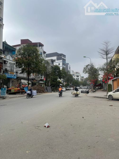 BIỆT THỰ ĐẸP NHẤT TỔNG CỤC 5 YÊN XÁ TÂN TRIỀU. KO NHÀ NÀO ĐẸP HƠN. DT 300M. MT 15 M .
