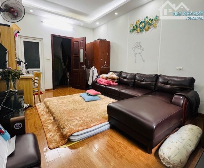 💥GIẢM SỐC Nhà TT Cầu Giấy 35m2 x 5 tầng, NGÕ THOÁNG gần đường Ô tô, 10.6 Tỷ