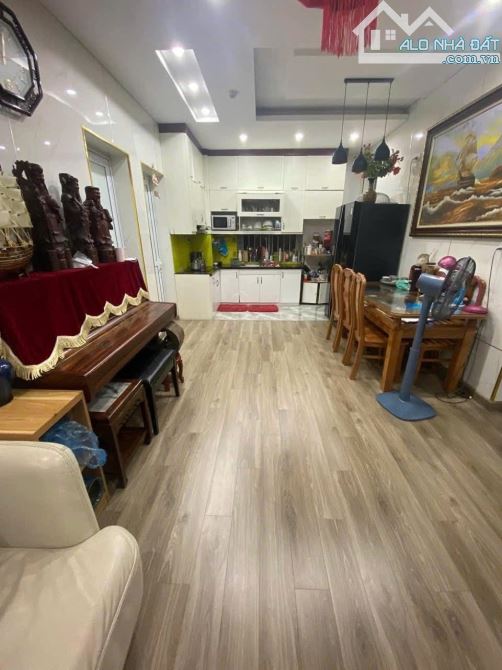 Bán chung cư Thịnh Liệt, Hoàng Mai, 92m, 3pn, 2wc, căn góc, view đẹp, chỉ 6.5tỷ.