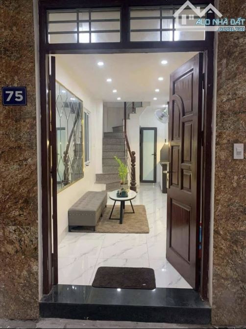 NHÀ ĐẸP PHỐ MINH KHAI : 16M / 3 TẦNG / 2 PHÒNG NGỦ / GIÁ 3.75 TY