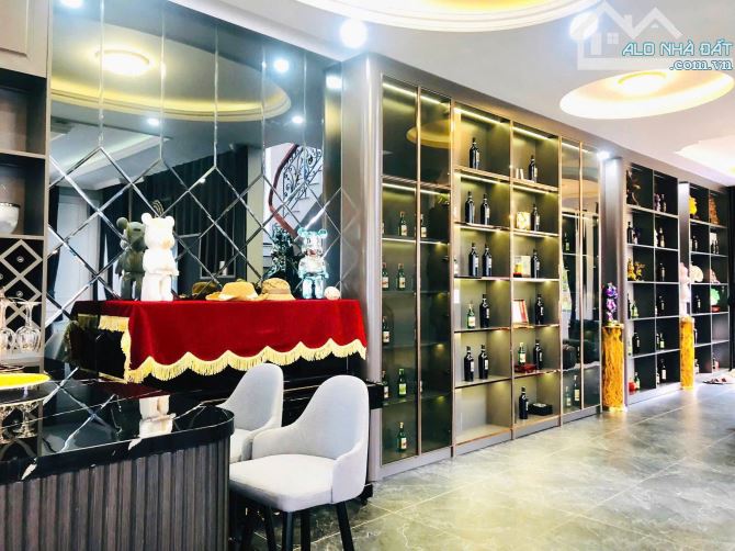 Biệt Thự  Mặt Tiền  nội thất cao cấp – An Sơn, Đà Lạt | 184m² – 28.2 Tỷ/ thu nhập  150tr