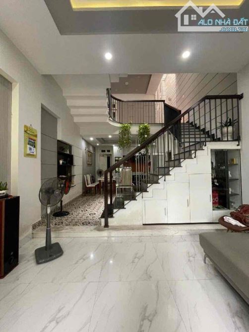 SẬP HẦM NHÀ 3 TẦNG MỚI ĐẸP LÝ TRIỆN DT 105m2_NGANG 5M_VUÔNG VẮN_CHỈ 8 TỶ