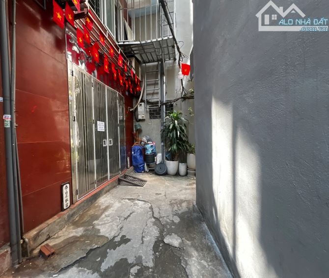 Bán nhà riêng dân xây Phố Pháo Đài Láng, Đống Đa, 42m2, 6 tầng 11 phòng, 30m ra ô tô