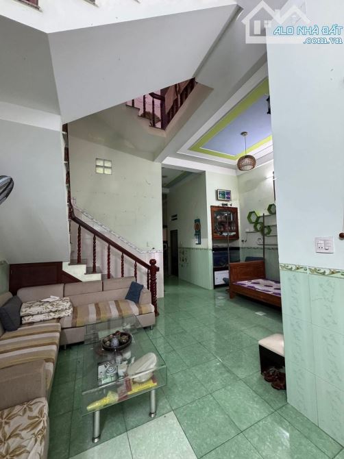 Bán nhà 3 tầng nội bộ ô tô đường thành thái