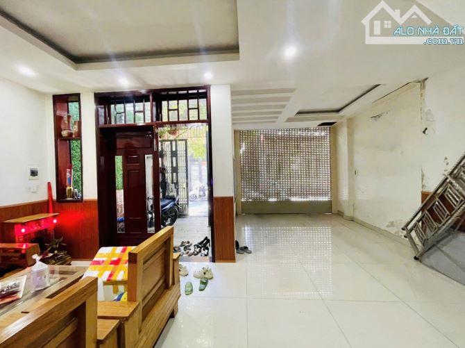 HIẾM - NHÀ KIỆT OTO HOÀNG DIỆU - 3 TẦNG - 73m2 - MT 6m2 - NHỈNH NHẸ 6TỶ.