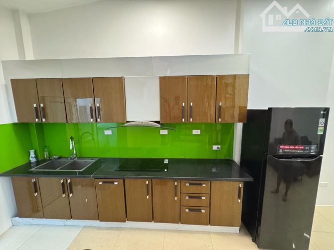 Thịnh Hào 7 tầng thang máy mới coong 47m mặt tiền 4.3m giá 11.8 tỷ