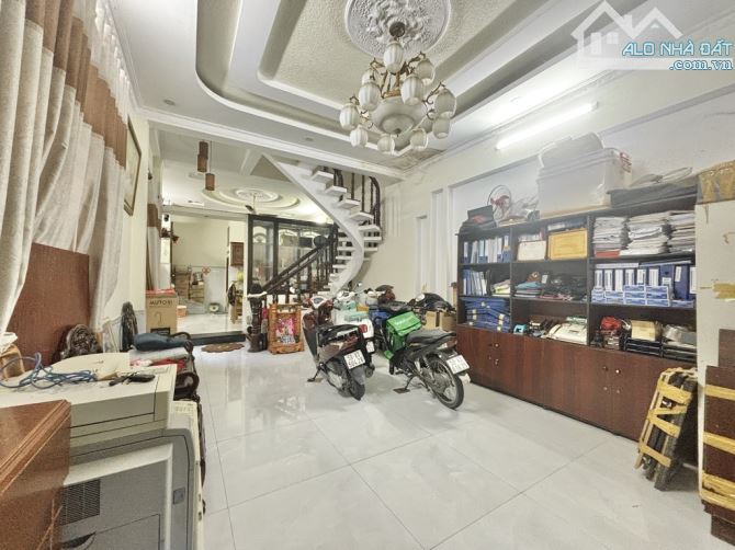 DIỆN TÍCH KHỦNG 140M2 - 4 TẦNG - SÂN ĐỂ XE RỘNG - NỞ HẬU - HXH - THỐNG NHẤT P16