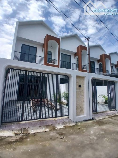 NHÀ 2 TẦNG HOÀN THIỆN TRẢ TRƯỚC 600 TR, GẦN CÂY XĂNG THẠNH PHÚ