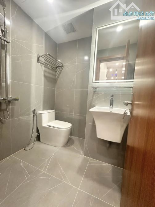 Bán Chung cư Cầu Giấy. 77,5m, 3N, tầng trung, View thoáng, full nội thất New. Giá: 6,95 tỷ