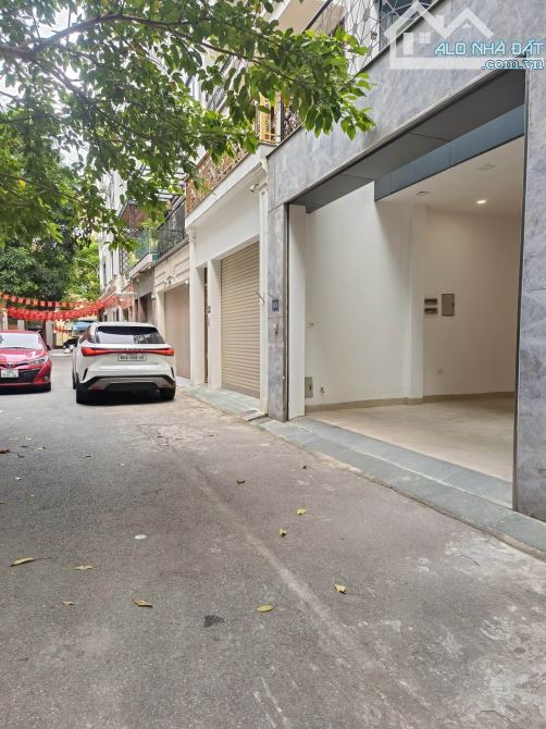 Bán phân lô Quan Hoa, DT 65m2 x 7 tầng, MT 5.5m, đường ô tô tránh 2 mặt thoáng