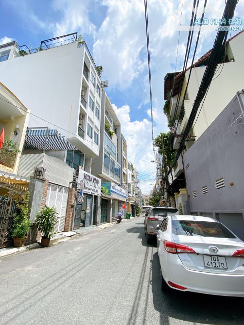 Bán gấp Toà CHDV 7 Tầng Ngay Hoàng Văn Thụ P4 Tân Bình 141m2 Dòng tiền 100Tr/Tháng