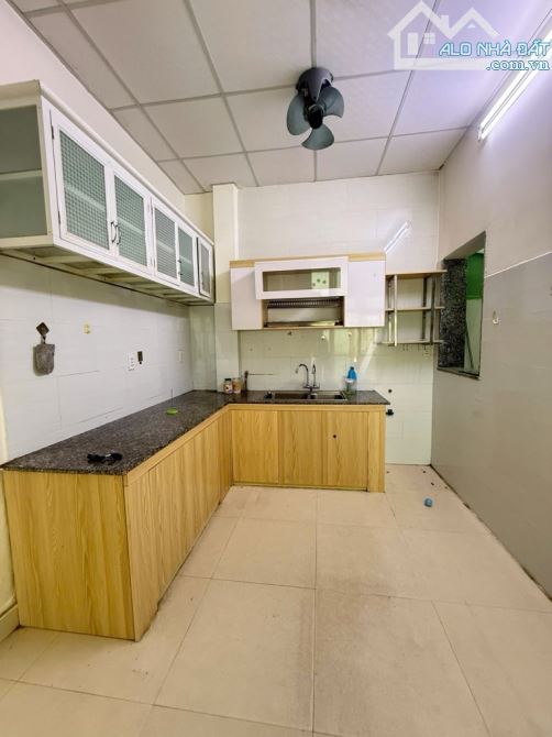 Bán gấp nhà 2 tầng Nguyễn sỹ sách 6M X 7M giảm còn 3 tỷ 990 thương lượng chính chủ