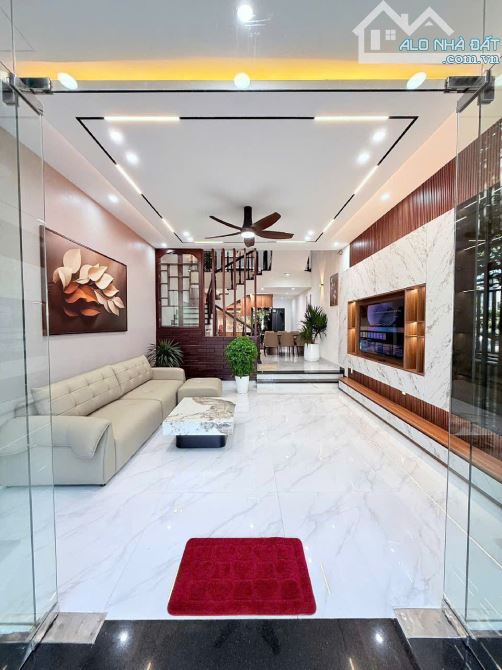 Siêu phẩm nhà 3 tầng mặt tiền đường Cần Giuộc, An Khê Thanh Khê. Giá 9,3 tỷ View Chợ Hoa