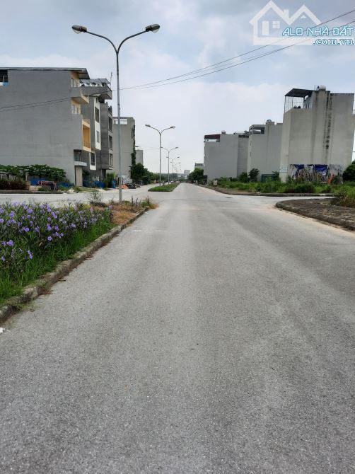 Tôi cần bán nhanh lô dvu 50m2 mặt đường đôi 24m khu B Yên Nghĩa,mt 5m, giá 13.5 tỷ có TL