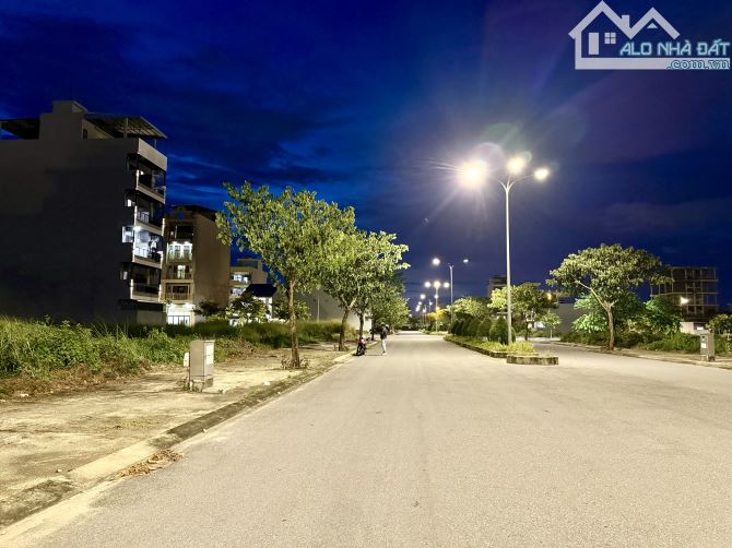 🆘 KHÔNG CÓ LÔ THỨ 2 🆘 Chỉ 5,65 Tỷ 🏖️ LÔ 108m2 (6x18m) - Đấu lưng Đại học FPT  Đà Nẵng