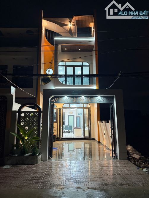 NHÀ 2 TẦNG MẶT TIỀN ĐƯỜNG HỦ TIẾU FULL NỘI THẤT THUẬN TIỆN KINH DOANH MỌI NGÀNH NGHỀ