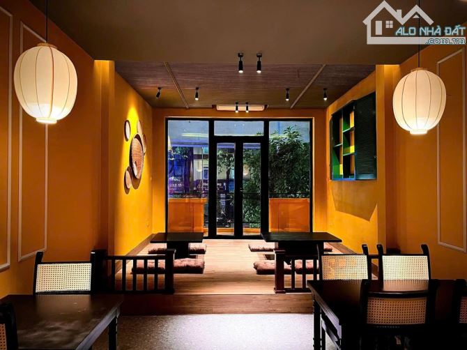 Cho thuê nhà mặt phố Hạ Hồi – Hoàn Kiếm, 4 tầng, mặt tiền 11m, 155m, giá 250tr/tháng