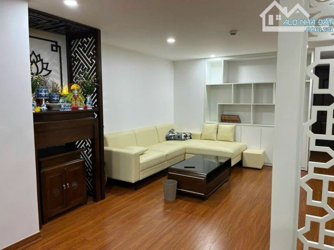 Cần bán Căn chung cư trung tâm quận Ba đình, DT 124m2:3PN, 2VS, full NT. Giá 6,5 tỷ.