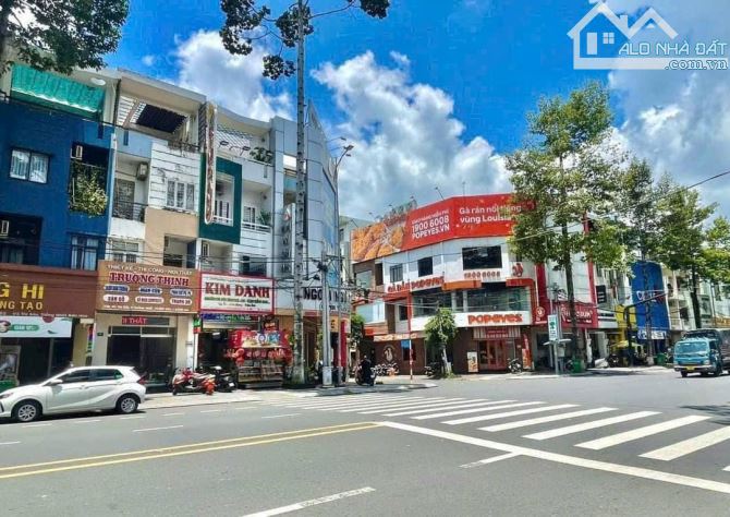 NHÀ 1 TRỆT 2 LẦU MẶT TIỀN VÕ THỊ SÁU