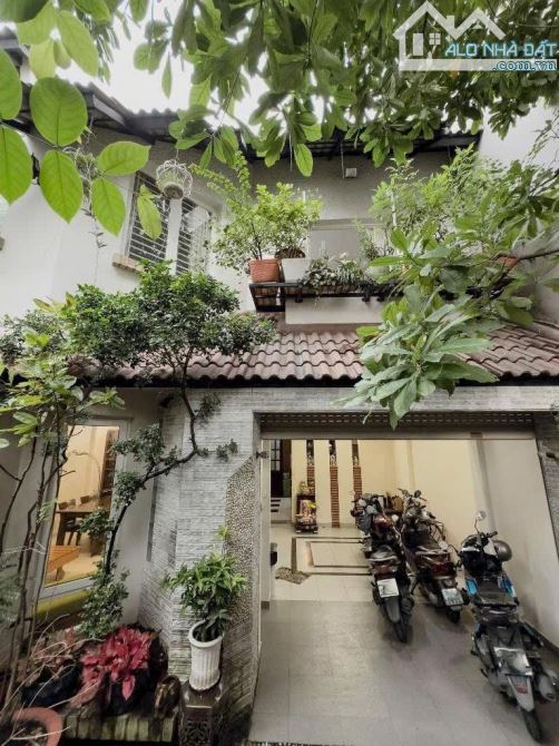 HẺM NHỰA ÔTÔ TRÁNH - CẠNH CV LÀNG HOA GÒ VẤP - 120M2 2 TẦNG ( 8 X 15 ) 13.2 TỶ