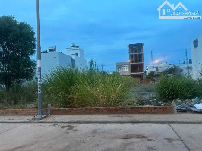 Đất tái định cư Hòn rớ 2 Phước Đồng dt 100m2 nhánh sông