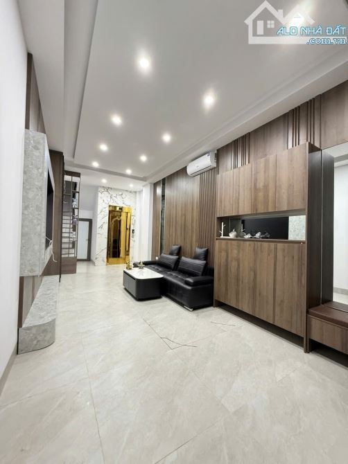 6 TẦNG THANG MÁY- ĐẸP NHƯ KHÁCH SẠN- CHỈ.VIỆC XÁCH VALI VỀ Ở
