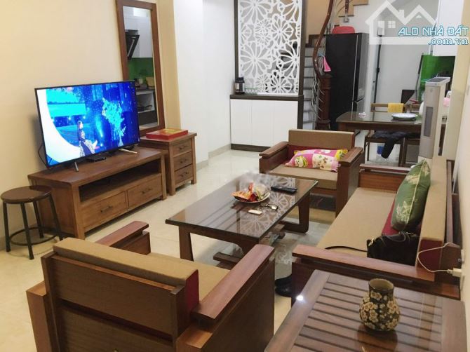 Cho thuê nhà Việt Hưng, 35m2 x 5 tầng, 3pn, full đồ, 10tr5/t