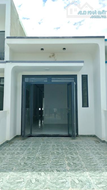 Nhà bán gần trung tâm hành chính 110m2 giá 1,6 tỷ đường oto sổ riêng vào ở ngay 2PN