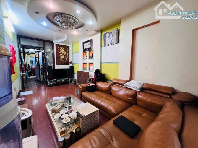 Bán Nhà 5 Tầng Ô Tô Tránh Kinh Doanh Phố Thái Hà Đống Đa DT 47M Giá 17.5Tỷ