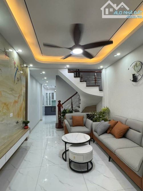 Bán nhà Mỹ Đình, 37m vuông đẹp, rất gần SVĐ Mỹ Đình