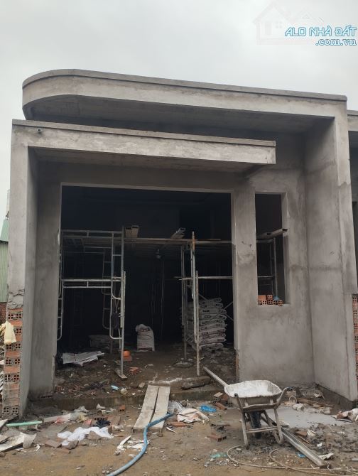 Bán nhà c4 mới xây đang hoàn thiện Tân Bình,Vĩnh Cửu