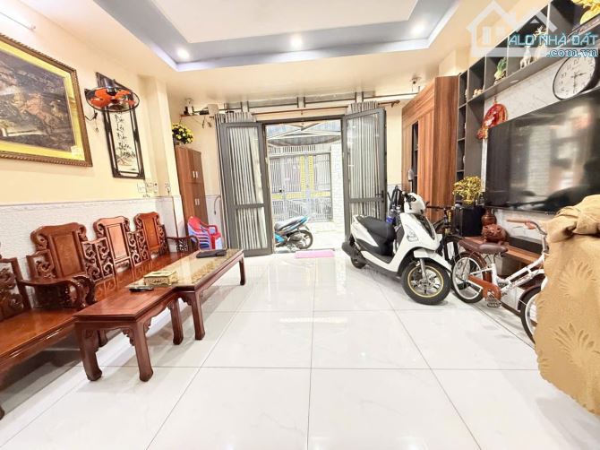 Bán nhà HXH Cộng Hòa - DT 4.9 x 11 - 4 tầng - ngay ETOWN giá chỉ 10.3 tỷ