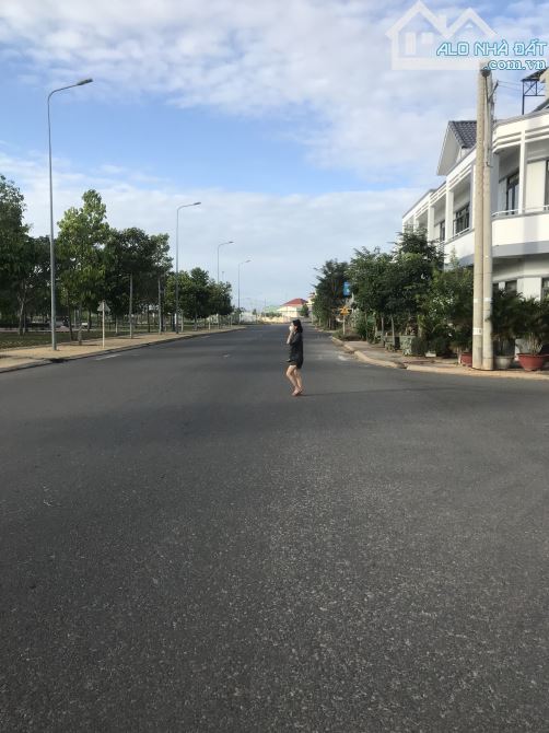 Bán đất góc Hoàng Quốc Việt- Đỗ Quang ,Phường Xuân An,Phan Thiết ,tỉnh Lâm Đồng giá 6,5tỷ