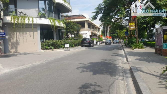 Bán ĐẤT 2 Mặt Tiền Phố Trích Sài Tây Hồ 220m 2MT19,5m 2 THOÁNG 61,3 Tỷ Trích Sài.