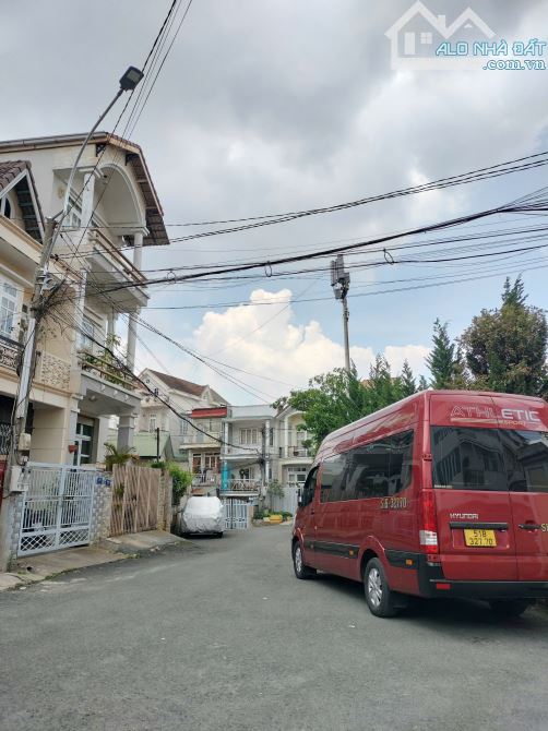 CÁCH CHỢ BÙI THỊ XUÂN 200M NHÀ PHỐ 3 TẦNG 152M GIÁ 9.3 TỶ