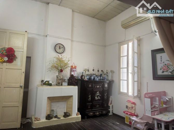 BÁN  BIỆT THỰ CỔ TẬP THỂ TẦNG 2, TRIỆU VIỆT VƯƠNG, HAI BÀ TRƯNG. 60M²,2PN. 5,5 TỶ
