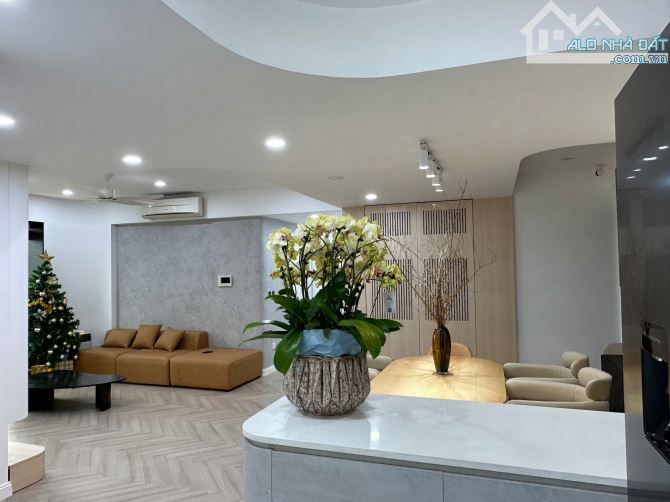 Bán gấp CH Gonden Park Tower Dương Đình Nghệ DT 93m 3PN Full NT hướng mát SĐCC 8,8 tỷ
