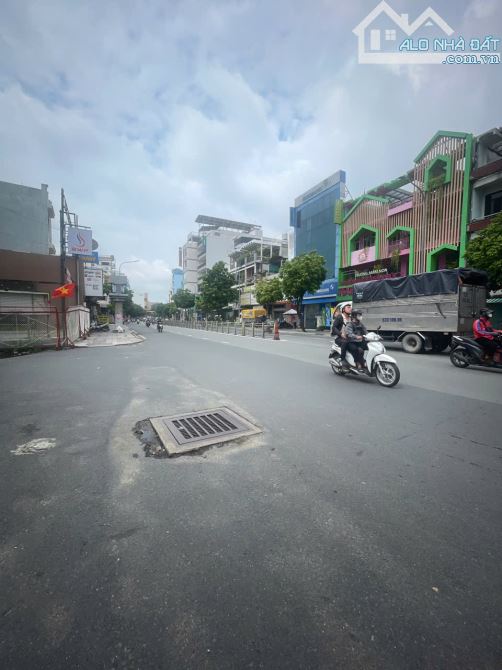 cho thuê nhà MT lũy bán bích 4x27 1 trệt 3 lầu vị trí siêu đẹp