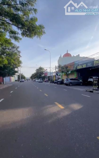 Bán lô Đào Tấn ,Phường Phú Thủy, Phan Thiết , tỉnh Lâm Đồng ,hướng Đông giá 12 tỷ