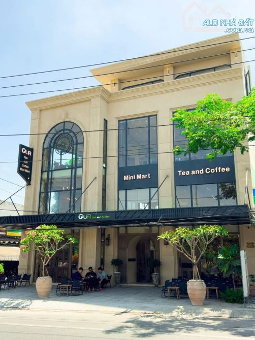 Cho thuê nhà Mặt Phố Duy Tân 60m2 Diện tích, 8 Tầng, 4,5M Mặt tiền, Thông sàn, Vị trí đẹp