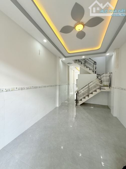 Nhà đẹp căn góc nở hậu, hẻm xe hơi con thông thoáng, gần ngay mặt tiền đường huyết mạch, 2