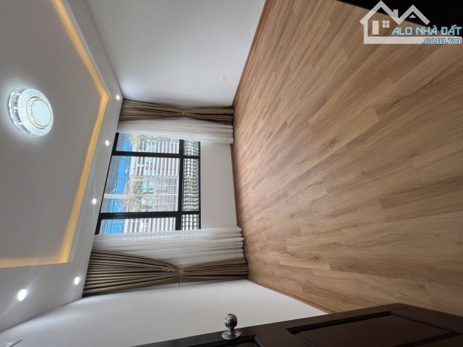 Nhà mặt phố Hồ Tùng Mậu, 70m x 6T, Mt 5m, thang máy, ô tô tránh, kd đỉnh 26,5 tỷ