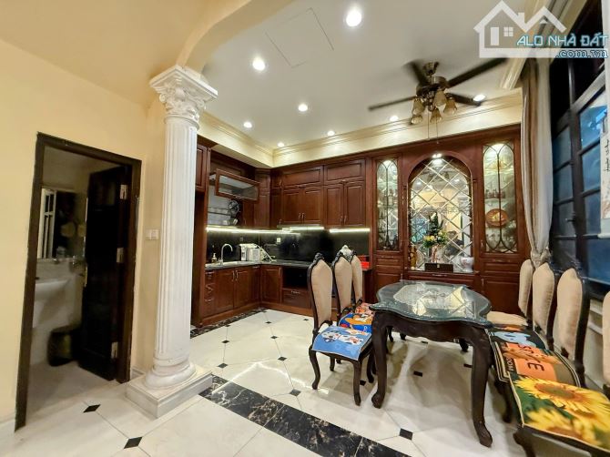 Bán Hoàng Đạo Thành, Thanh Xuân, 95m2x5T, giá 29 tỷ, full đồ cao cấp, thang máy, oto vào