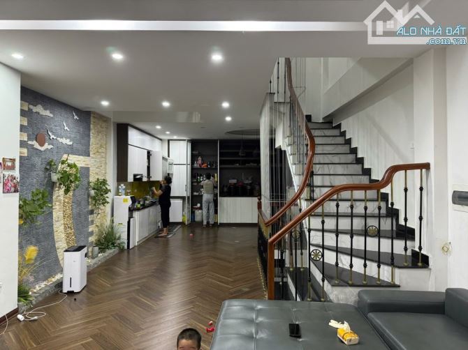 BÁN NHÀ ĐẸP 5 TẦNG 60M2 Ô TÔ VÀO NHÀ PHỐ ĐẠI ĐỒNG HOÀNG MAI