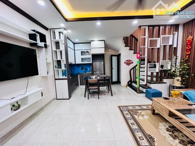 Nhà Đẹp-Tây Mỗ-Nam Từ Liêm-Ngõ Thông-Ô Tô Gần: 40mX4 Tầng. Nhỉnh 7 Tỷ